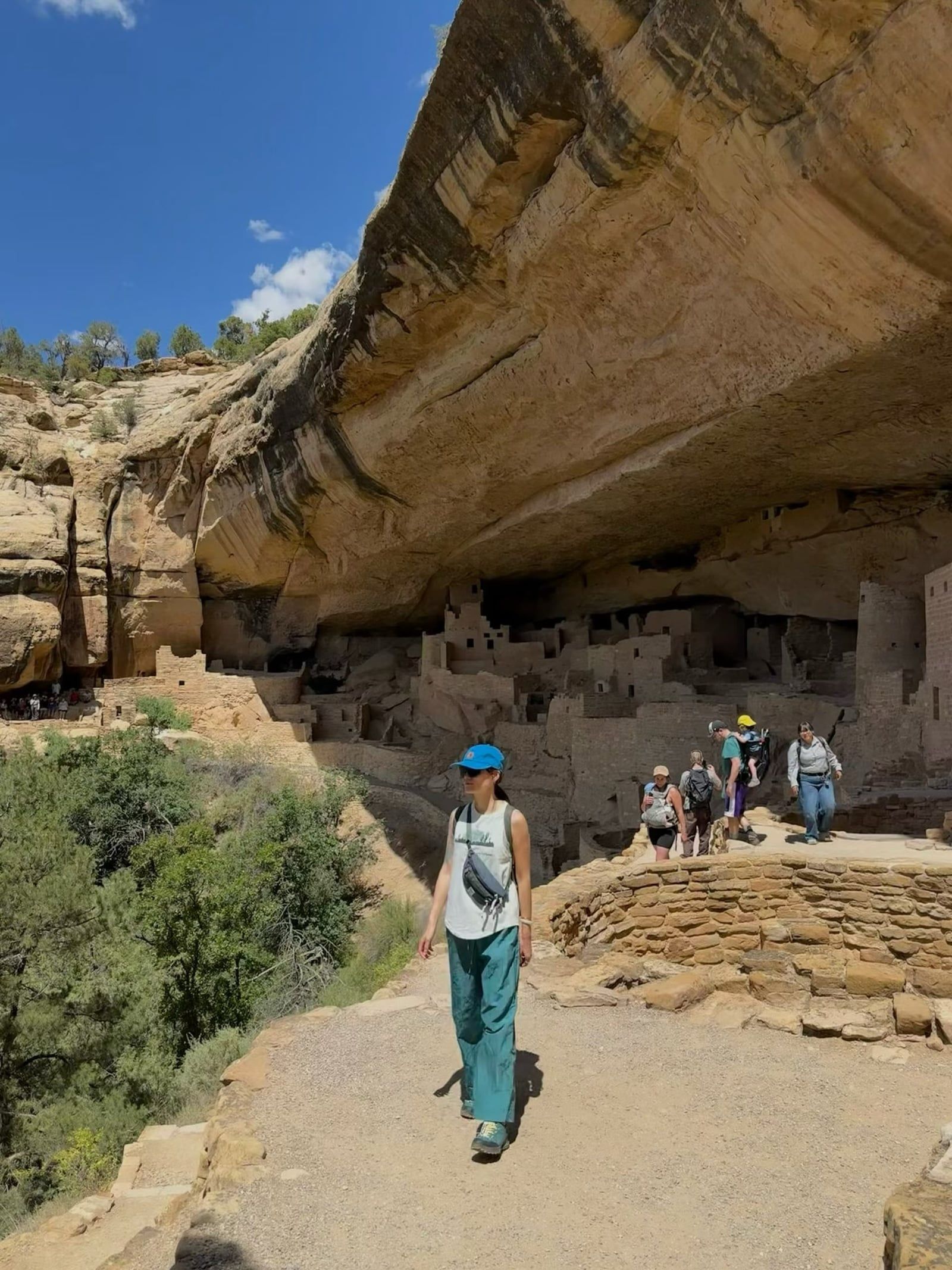 Foto de un visitante en un tour por Parque Nacional Mesa Verde