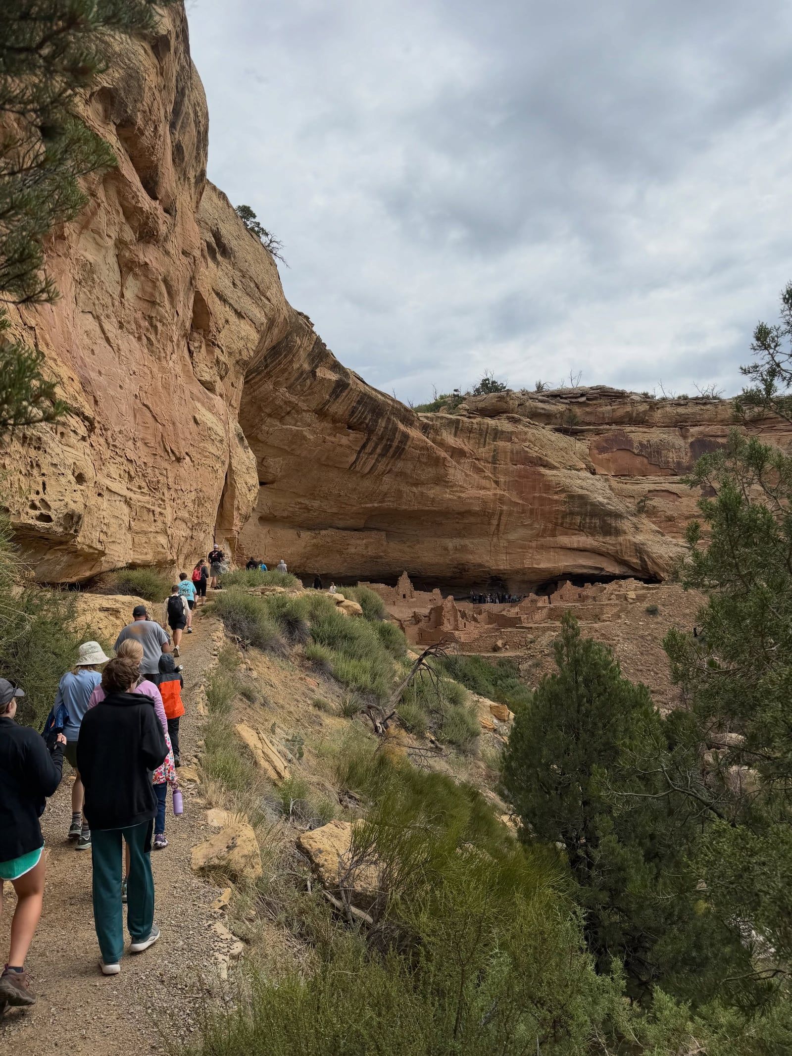 Foto de un visitante en un tour por Parque Nacional Mesa Verde